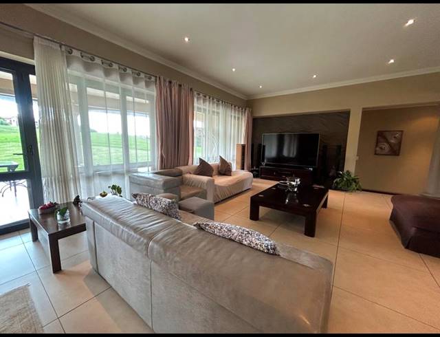 5 BEDROOM HOUSE FOR SALE IN BLUE VALLEY GOLF ESTATE